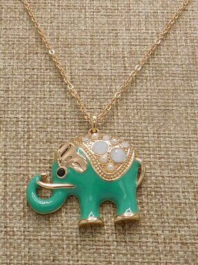 Avon NRT Elephant Pendant Necklace Teal Crystals Goldtone 30" Chain Adjusts